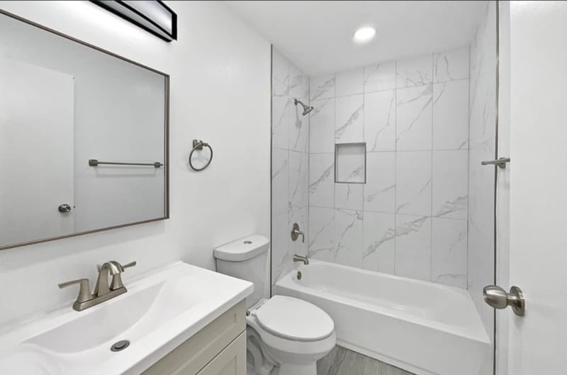 Building Photo - 1024 Delna Manor Ln