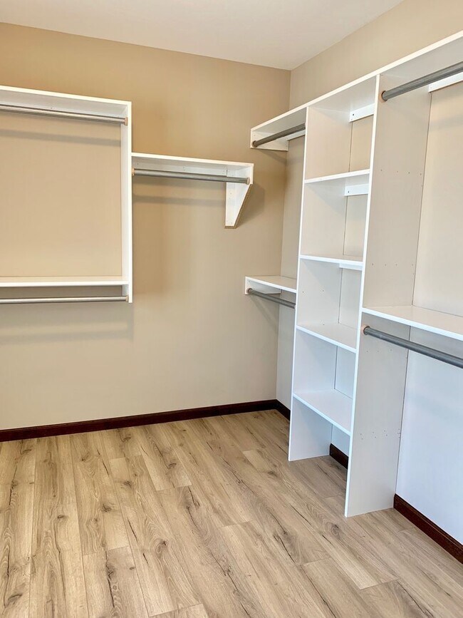 Building Photo - 8712 E Harry St