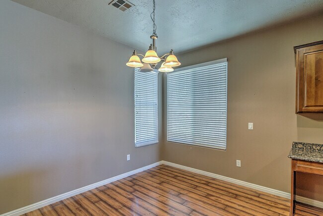 Building Photo - Beautiful Coral Canyon Home with Modern Up...