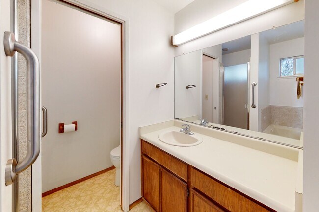 Building Photo - 61 Wattles Way