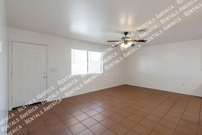 Building Photo - 1107 W Sonora St