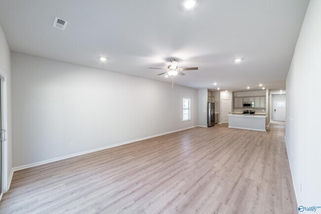 Building Photo - 14976 Greenleaf Dr