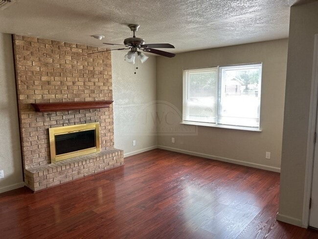 Building Photo - ***2-weeks Free Rent***307 Currie - 3-bedroom home with additional features