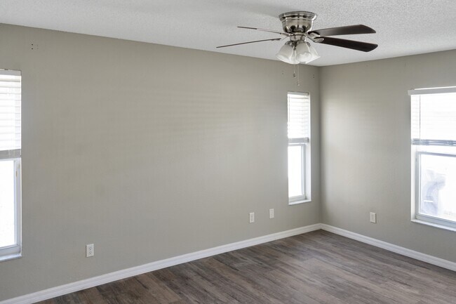 Building Photo - 1117 Peregrine St