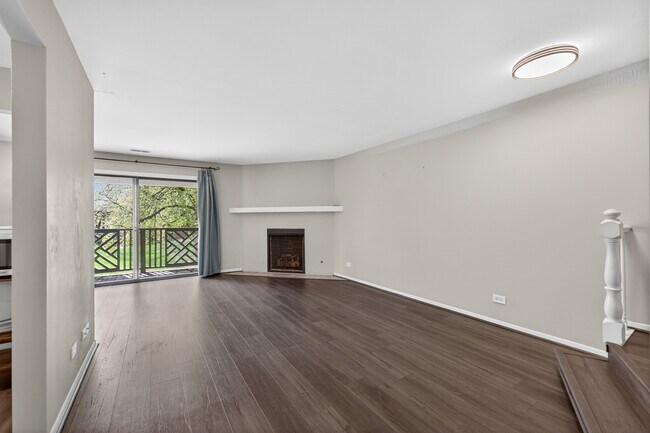 Building Photo - 1700 Lakecliffe Dr