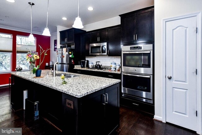 Building Photo - 608 Parkside Pl NE