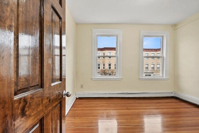 Building Photo - 103 Brunswick St