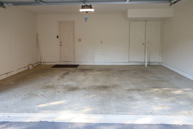 Building Photo - Premium Townhome in Kentlands Hill District