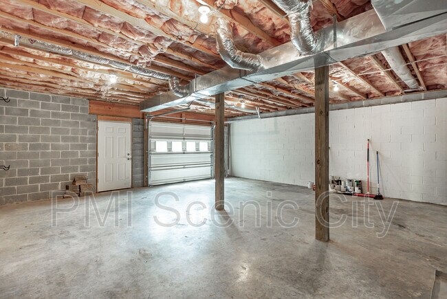 Building Photo - 343 Pine St