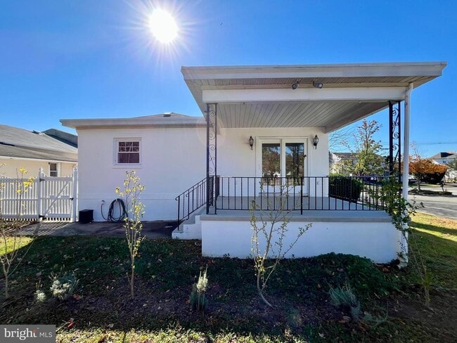 Building Photo - 16 Eldridge Ave