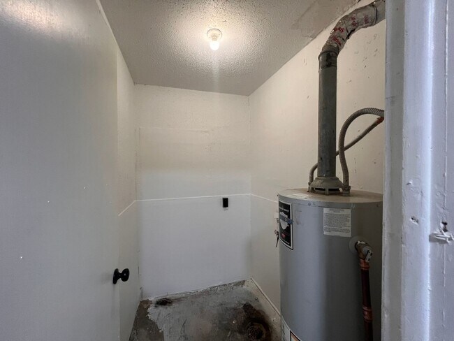 Building Photo - Charming 3 Bedroom 1 Bath For Rent Northeast Wichita, KS