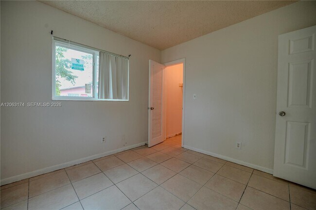 Building Photo - 715 N 58th Ave