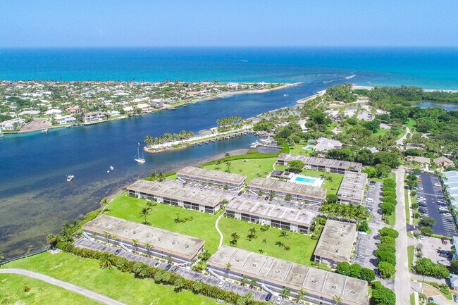 Building Photo - 755 Saturn St