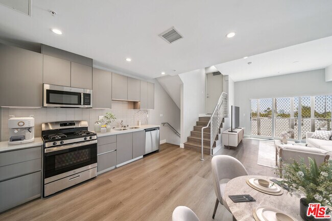 Building Photo - 1223 Hayworth Ave