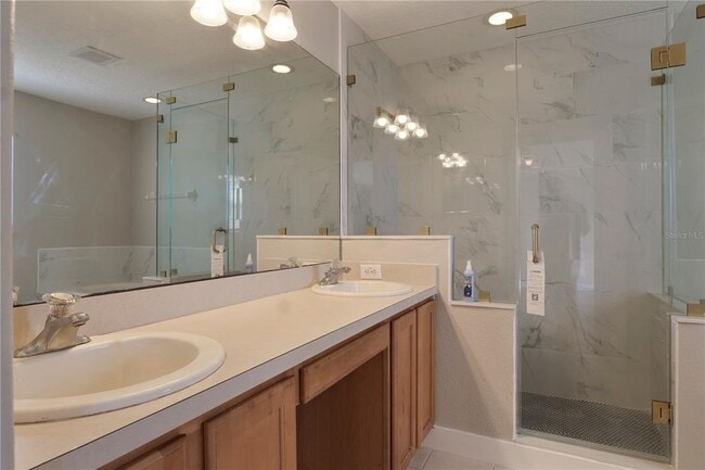 Building Photo - 10216 Oak Crest Rd