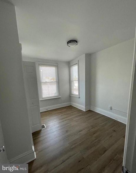 Building Photo - 7 6th Ave