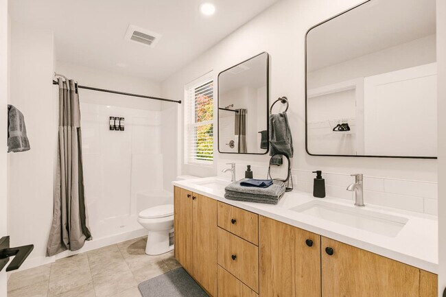 Building Photo - 3202 NW Division St