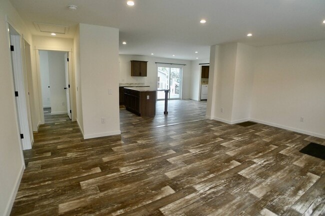 Building Photo - 37 Van Dyke