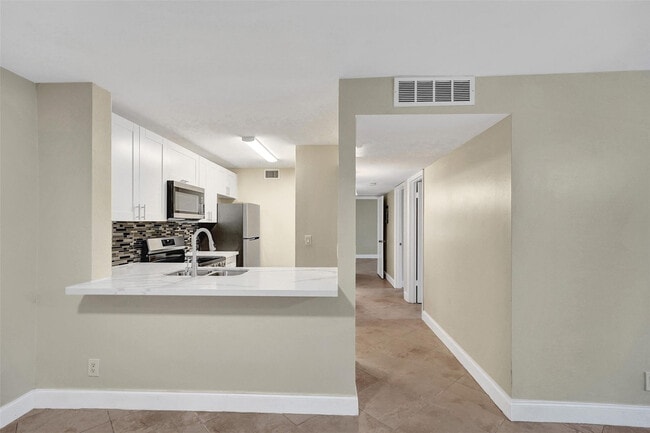 Building Photo - 10733 Cleary Blvd