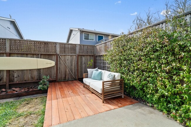 Building Photo - 3850 Bramble Ln