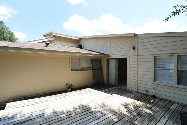 Building Photo - 5231 Beechnut St