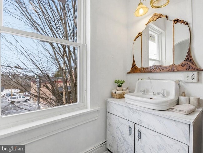 Building Photo - 3110 Main St