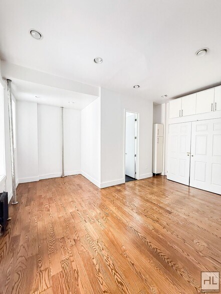 Building Photo - EASTERN PARKWAY / Crown Heights Studio 1-Bath