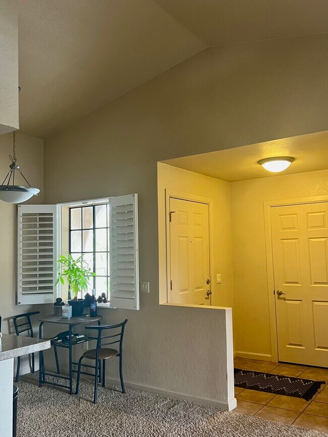 Entry way and breakfast nook - 101 S Players Club Dr