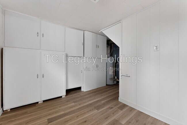 Building Photo - 729 Ridgeway Ave