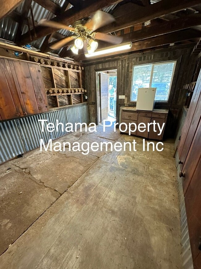 Building Photo - Updated Charming Rustic Home in the Countr...