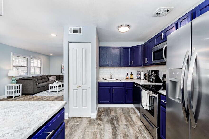 Building Photo - 526 Impala Ln