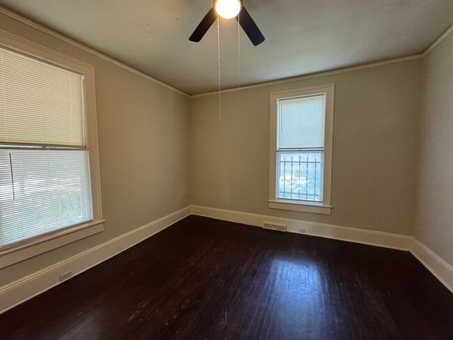 Building Photo - Large 4/2.5 House in S Rome $1,395