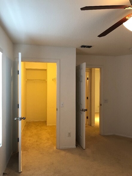 Building Photo - 36027 Deer Creek Dr