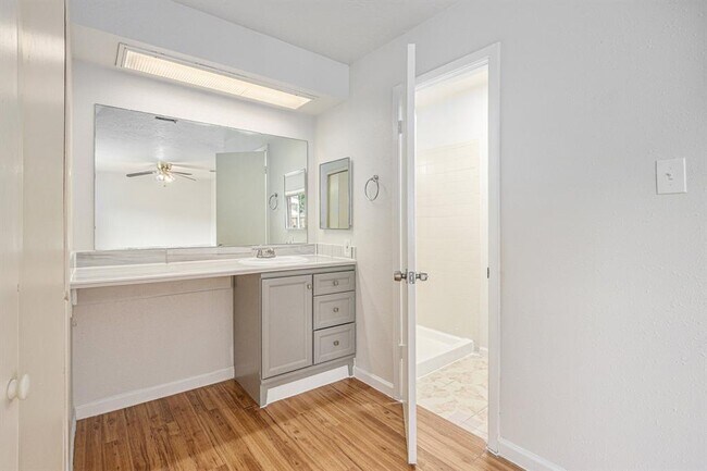 Building Photo - 9418 Spiralwood Ln