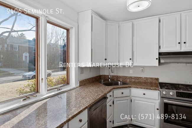 Building Photo - 9406 Seminole St