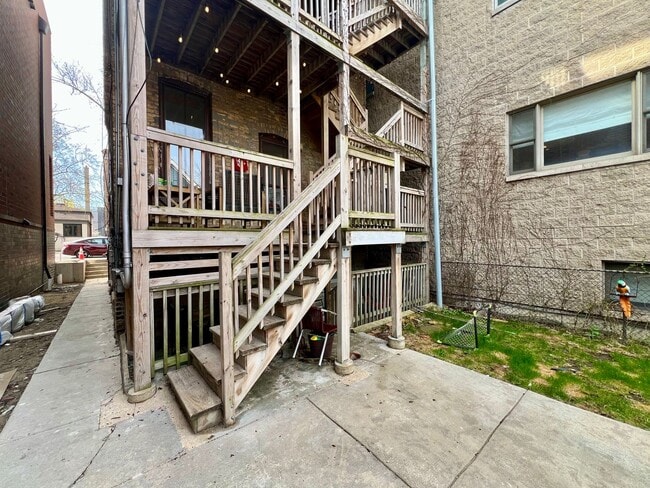 Building Photo - 1902 W Cortland St