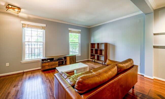 Building Photo - Comfortable Condo Living in Convenient Alexandria Location