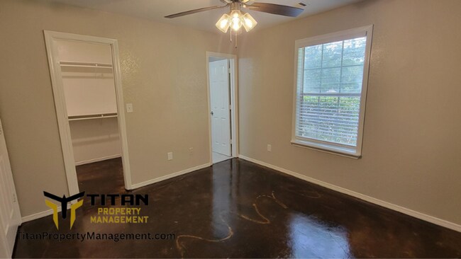 Building Photo - 3bed/ 2 bath home