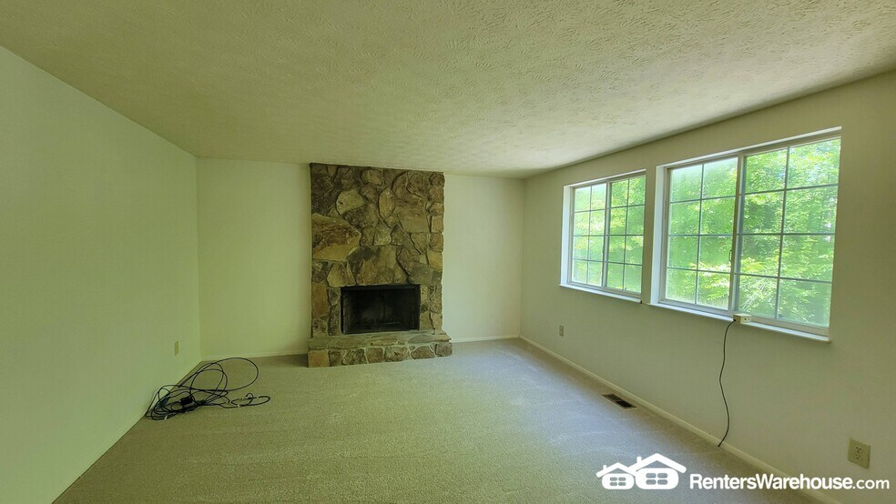 Building Photo - 1461 Silver Lake Dr