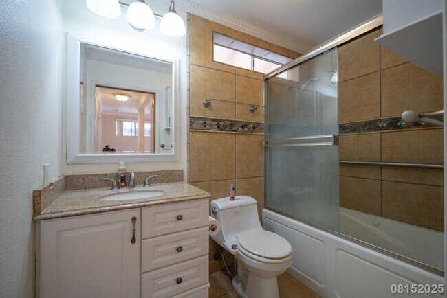 Building Photo - $3800 /3 Bed / 2 Bath / 3 Parking in Ewa B...