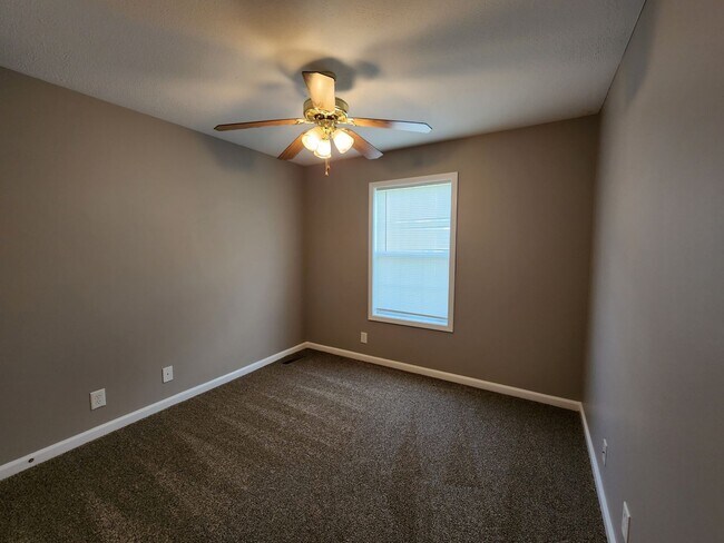 Building Photo - $1700 - 3 Beds 2 Bath + Bonus Room