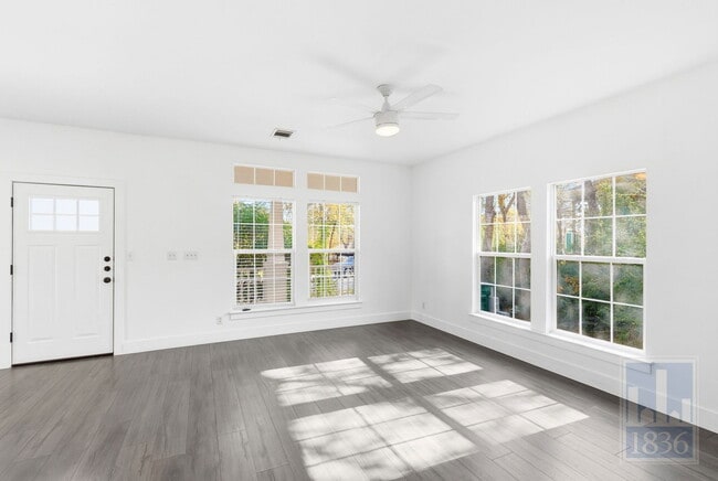 Building Photo - 1116 Lott Ave