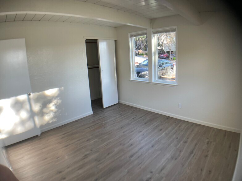 Building Photo - 117 Christel Oaks Dr
