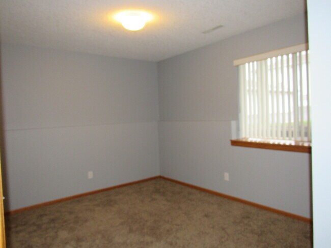 Building Photo - 3470 Parkwild Dr