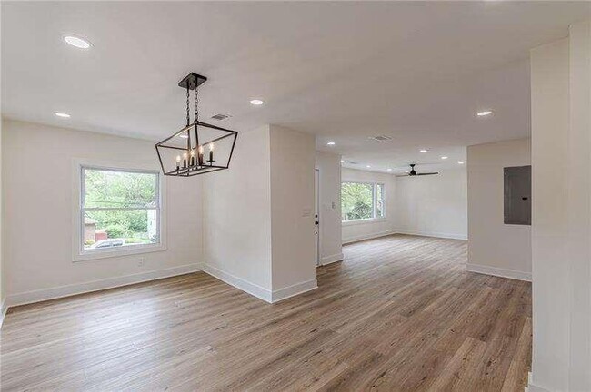 Building Photo - 525 Rosemont Dr
