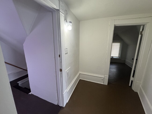 Building Photo - Upper level 3-Bed Duplex with Hardwood Elegance & 2 Baths in North Minneapolis!