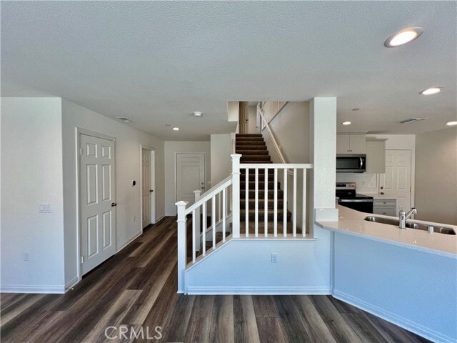 Building Photo - 2429 Ellendale Dr