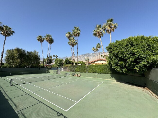 Building Photo - AVAILABLE NOW!!  1 Bedroom 1 Bathroom UPSTAIRS Apartment in Palm Springs!