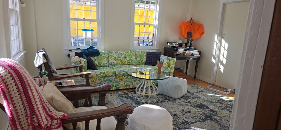 Building Photo - 18 King St