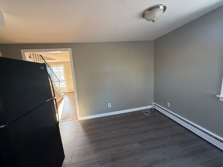 Building Photo - 38 Pine St